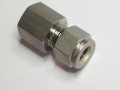 1-Swagelok Stainless Connector Fitting, 3/8″ Tube x 1/4″ Female NPT, SS-600-7-4