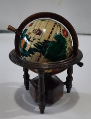 Vtg New Lot of 2 Die Cast Pencil Sharpeners Roll Top Desk #8094 & Globe #9622