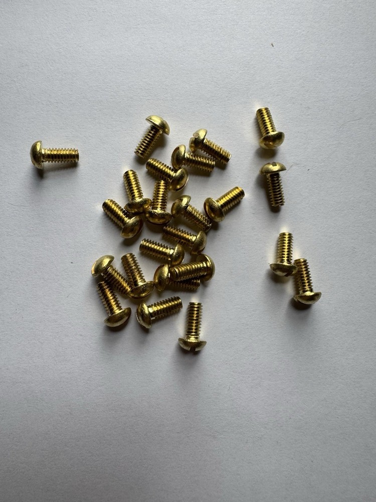 BRASS ROUND HEAD SLOTTED MACHINE SCREWS. 8/32 x 3/8” 24 PCS. NEW