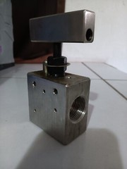 9/16″ Two-Way Straight High Pressure Needle Valves 30K PSI (Lot Of 4 Valves)