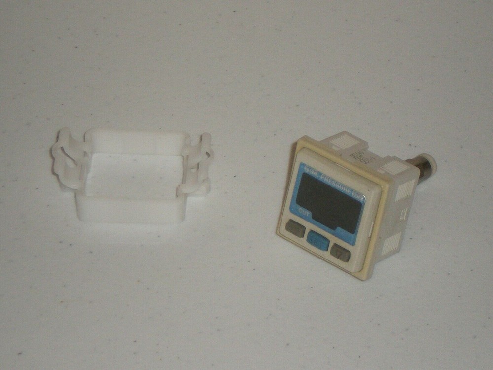 SMC ZSE30-01-25-M Pressure Sensor 12-24 VDC Free Shipping!