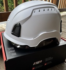 “NEW” In Box – PIP Traverse Vented Safety Helmet – White – ANSI TYPE II Class C