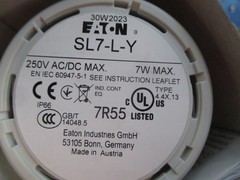 NEW EATON LIGHT MODULE YELLOW 250V AC/DC 7W W/O BULB SL7-L-Y