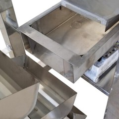 Tipping Bucket Automatic Feeding Machine Materials Feeder 220V 1.9m
