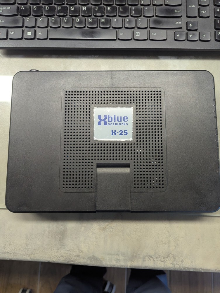 Xblue Networks X-25 VoIP Business Phone System w/ 7 X3030 Phones