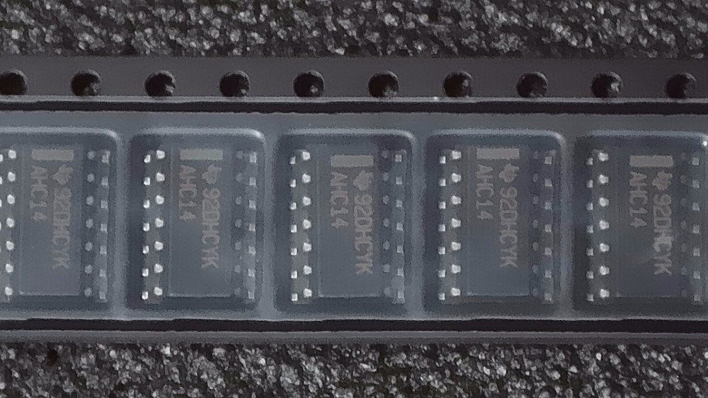 Quantity 10 – Texas Instruments SN74AHC14DR (92DHCYK) Hex Schmitt-Trig Inv SOP14