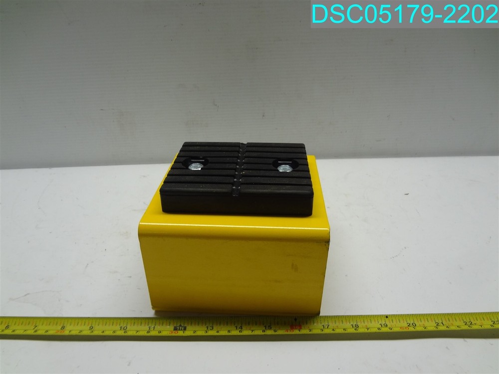 QTY=10: INDUSTRIAL BUMPERS MOUNTED ON STEEL TUBE 6-3/4″ X 4-3/4″ X 6″ 1/4″THICK