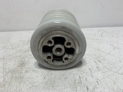 Meister International 70190 Porcelain Bus Insulator 7.5kV 3.5″ Dia. x 3.5″ Tall