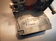 Telemecanique Zbe-102 Emergency Stop Button With Contact Block 240v 3a FIT YALE