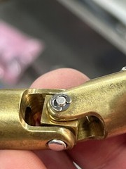 QTY 1 UNKNOWN MAKER SOLID BRASS UNIVERSAL JOINT 1/4″ BORE BOTH ENDS 2 SET SCREWS
