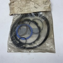 Drive Motor Seal Kit 6669455 for Bobcat 751 753 763 773 S130 S150 S160 S175 S185