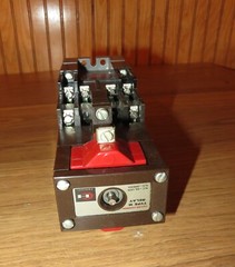 Cutler Hammer Relay Type M With Latch D23MR602A 300 Volt AC COIL 120 V 60 HZ NOS