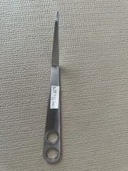 WM7864443–HOHMANN KNEE RETRACTOR MEDIUM 45 ANGLED Overall Length: 9.125″