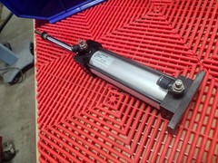 Numatics F2AL-05M3C-CAA0 / Tie Rod Air Cylinder / 2″ Bore x 5.750″ Stroke