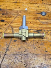 Emerson 3/8 in, 200RB 4T4, Pilot-operated, 2-way, Normally Closed Valve,