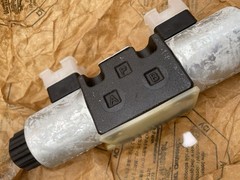 CATERPILLAR 615-6172 12 Volts Broom Cylinder Control Manifold 906 907 908 Loader