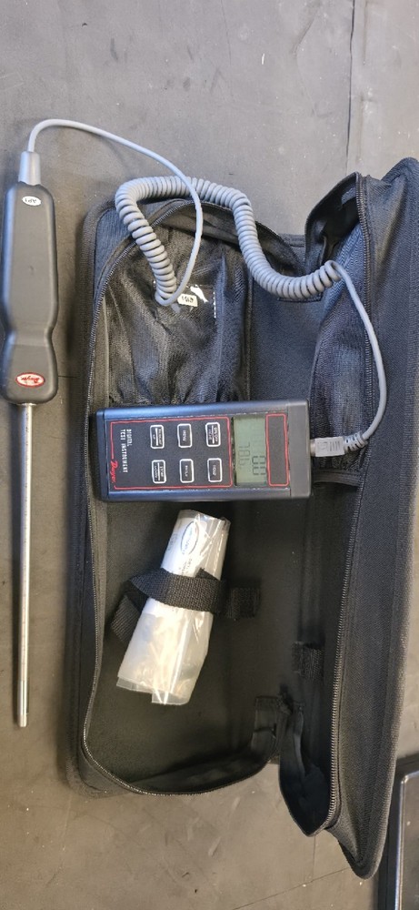 Dwyer 471B-1 Hot Wire Digital Thermo-Anemometer Kit 0-3000 FPM Backlit