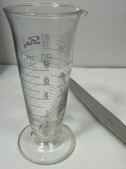 Eli Lilly 30mL/1oz Footed Graduated Beaker + Pharmacy Spatula Set, Boxed VTG