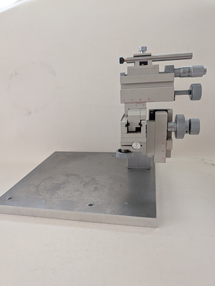 World Precision Instruments Kite-R Micromanipulator Right- Handed with Base