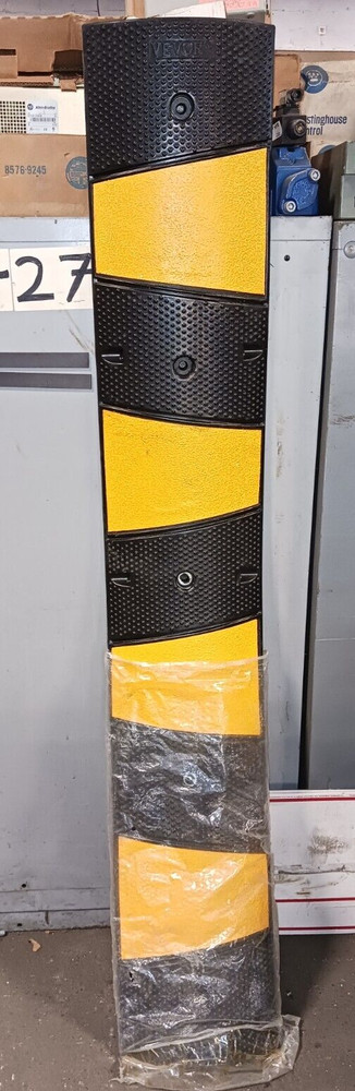 NEW VEVOR RUBBER SPEED BUMP DRIVEWAY CABLE PROTECTOR RAMP 12″X6′ W/ 2 CHANNELS