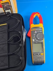 New Fluke 377 FC Non-Contact Voltage Clamp Meter