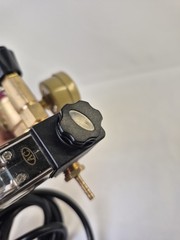 Yes Welder CO2 Regulator With 110V Solenoid Valve