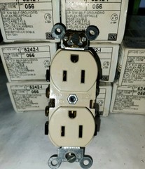 LOT OF 9 LEVITON 5242-I 15 AMP 125V HEAVY DUTY IVORY DUPLEX RECEPTACLES NEW