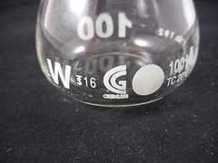 CHEMGLASS Glass HD TC 100mL ± 0.20mL Volumetric Flask Stopper Size #16 Chipped