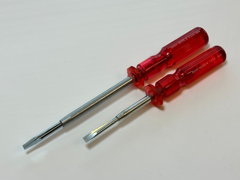 NEW 2pc Quick Wedge Screwdriver Pair Set Red Plastic Handle Model 2356 1834 NOS