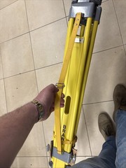 Heavy-Duty Wood & Metal Survey Tripod – Flat Head, Yellow/gray Contractor Grade