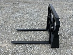 42″ Long Pallet Forks Attachment Fits Bobcat MT50 52 55 453 S70 – $199 Shipping