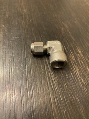 SWAGELOK SS-200-8-2 STAINLESS STEEL fitting 1/8”tube x 1/8”fnpt 90° Elbow