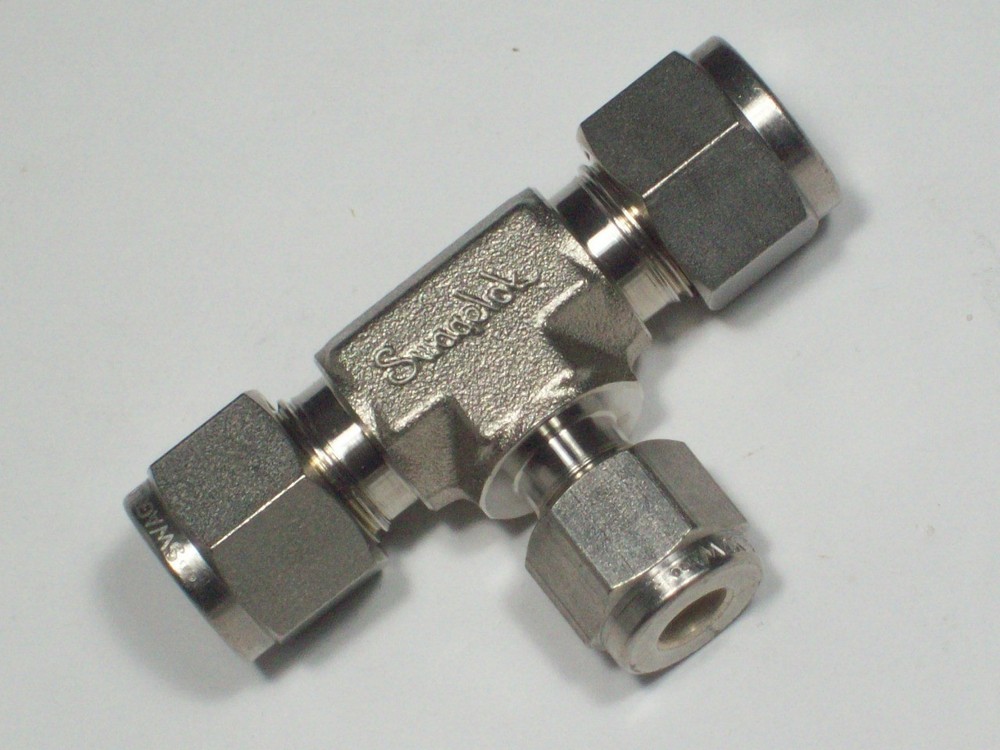 1- Swagelok Stainless Steel Reducing Tee Union, 3/8″ x 3/8″ x 1/4″, SS-600-3-6-4