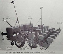 John Deere 1300 Planter S/N 11601- Owner’s Operator’s Manual OM-B25492 A0 1/70
