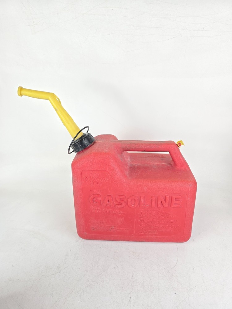 VINTAGE Chilton 2-1/2, 2.5 GALLON VENTED GAS CAN Spout Nozzle P25 Pre Ban USA
