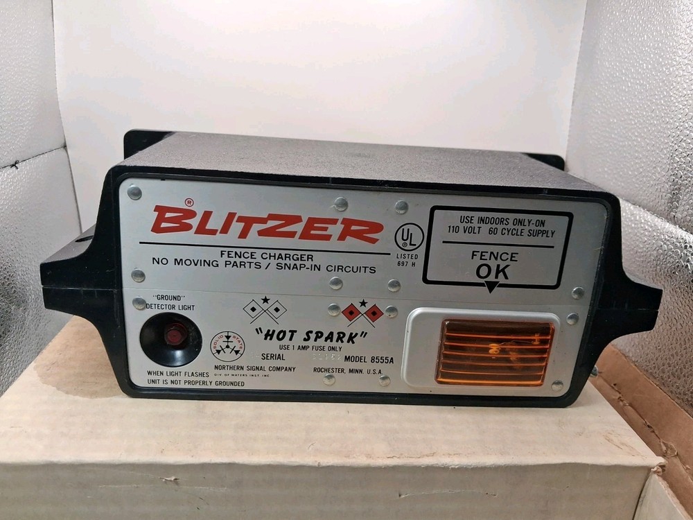 Vtg Blitzer Electric Fence Charger “Hot Spark” 8555A Working 20 Miles