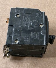 Square D QOB220 Bolt-On Circuit Breaker 2 pole 20 amp 120/240v 10kA USED