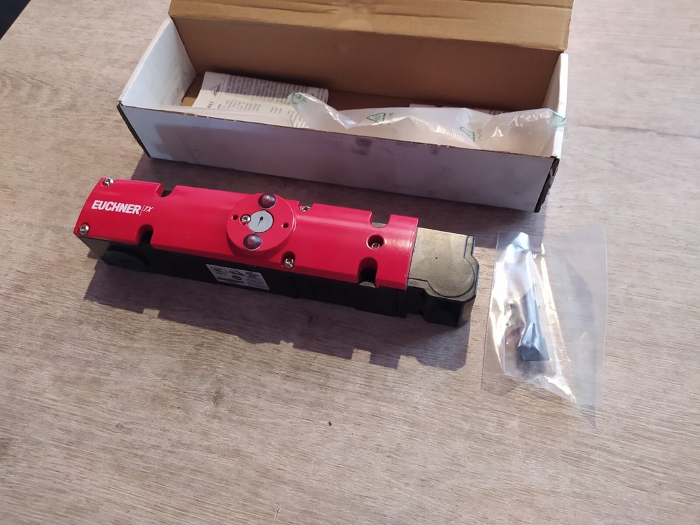 EUCHNER TX1B-A024SEM4AS1 SAFETY SWITCH [NEW]