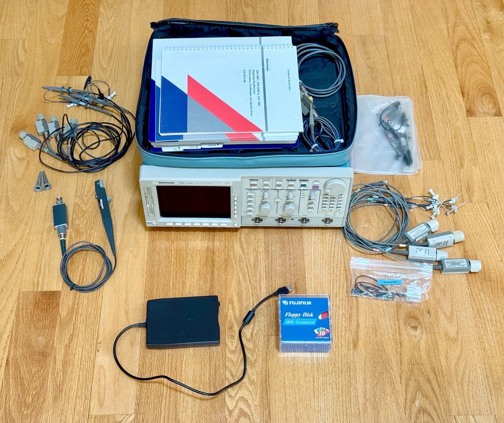 Tektronix TDS 754C 500MHz Oscilloscope 3 Channels with FET & Passive Probes