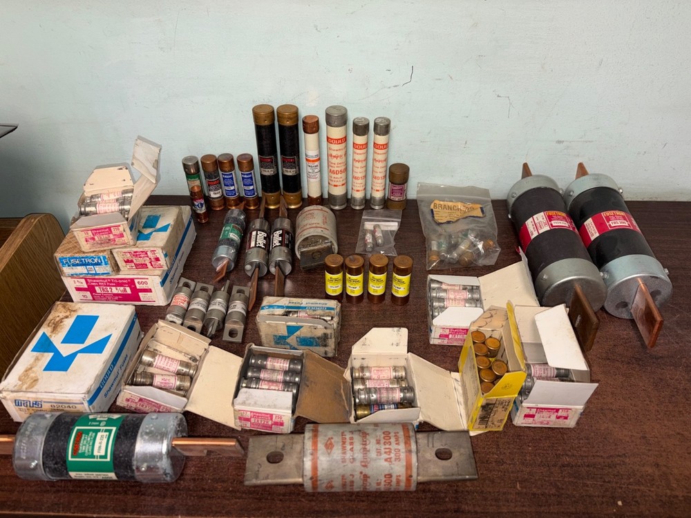 LOT OFOVER 100 NOS FUSES FUSETRON BUSSMANN GOULD SHAWMUTT BULLET ETC. S1