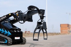 TYPHON STOMP X1300 & 509 Mini Skid Steer Rotary Wood Grabber 360° Log Attachment