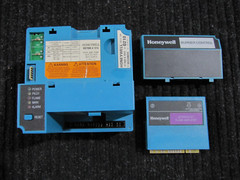 Used Honeywell RM7895A-1014 Flame Safety Burner Control
