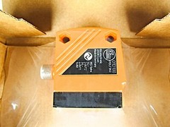 NEW IFM Efector O1D100 Photoelectric Distance Sensor 01D100 new in box