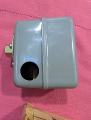 Furnas Electric Pressure Switch 69GC8 20-40 Pounds 2 Pole 120-240 V AC Open Bx