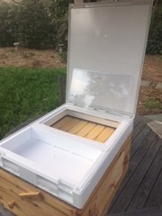 AWESOME Bee Hive Cover w/ Feeder & Inspection Window. No Need to Smoke Bees!