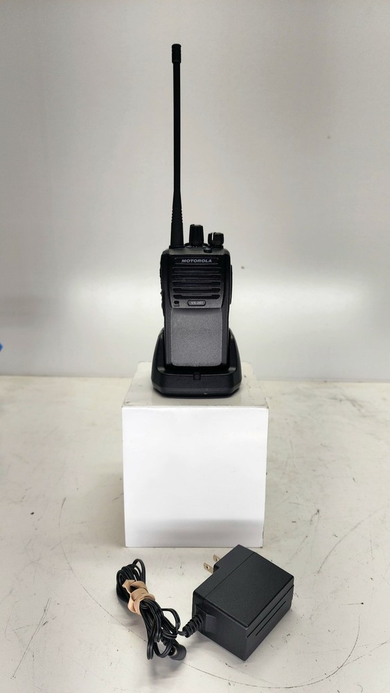 Vertex VX-261-G7-5 UHF 450-512 MHz 16 channel 5 Watt (Complete Kit)
