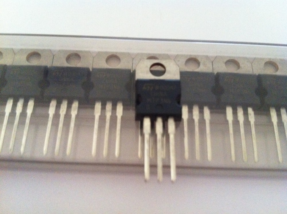 LOT OF 5 MTP3N60 POWER MOSFET N-CHANNEL ENHANCEMENT 2.5A 600V 2.ORIGINAL ST