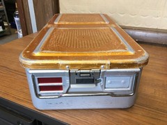 AESCULAP STERILIZATION CONTAINER 23x11x5 1/2 lid + case