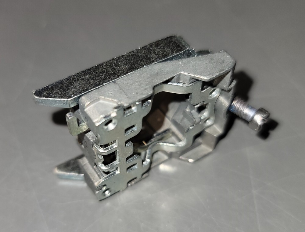 ZB4BZ009 Schneider Electric Contact Block – NEW