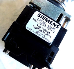 SIEMENS 52PA3D3U 120V AC Green Illuminated Push Button Switch NIB